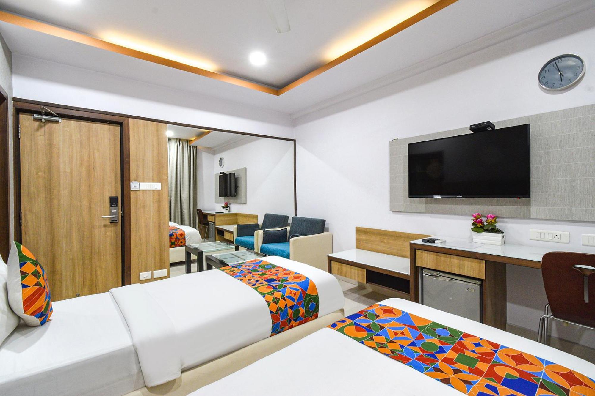 Fabhotel Aditya Homes - Nr Isb, Gachibowli 하이데라바드 외부 사진
